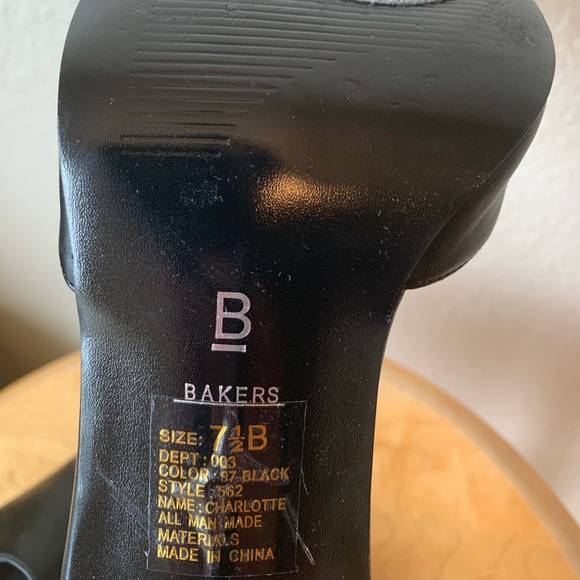 Bakers Black Pointed Toe Heels - Picture 4 of 4